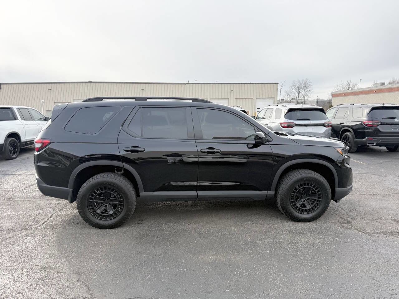 Used 2025 Honda Pilot TrailSport image 6