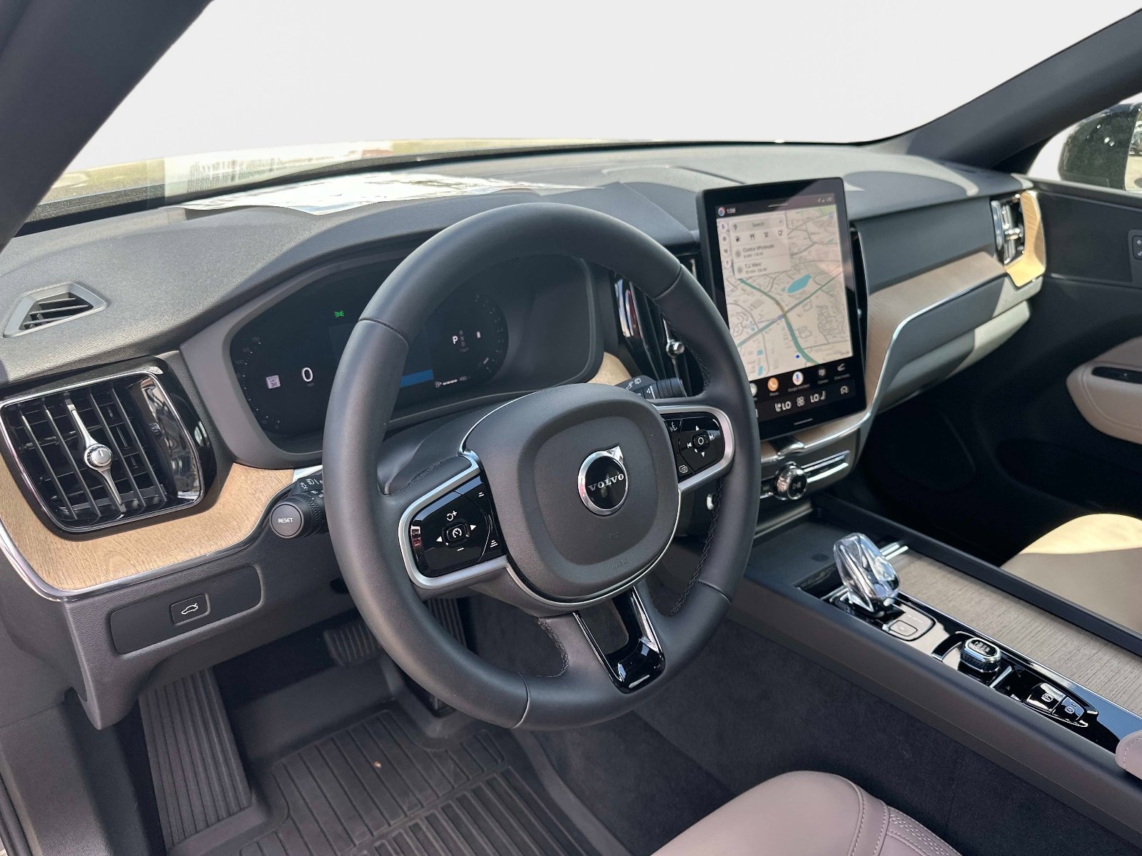 Certified 2026 Volvo XC60 B5 Plus w/ Protection Package Premier image 18