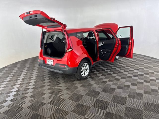 Certified 2022 Kia Soul LX w/ Technology Package FWD image 16