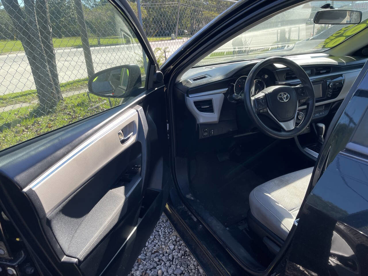 Used 2015 Toyota Corolla LE image 14