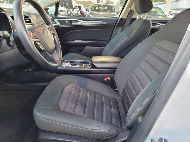 Used 2020 Ford Fusion SE image 16