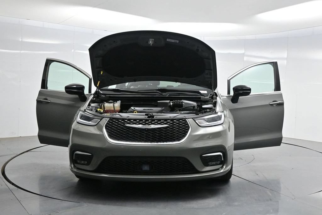 Used 2025 Chrysler Pacifica Select FWD image 52