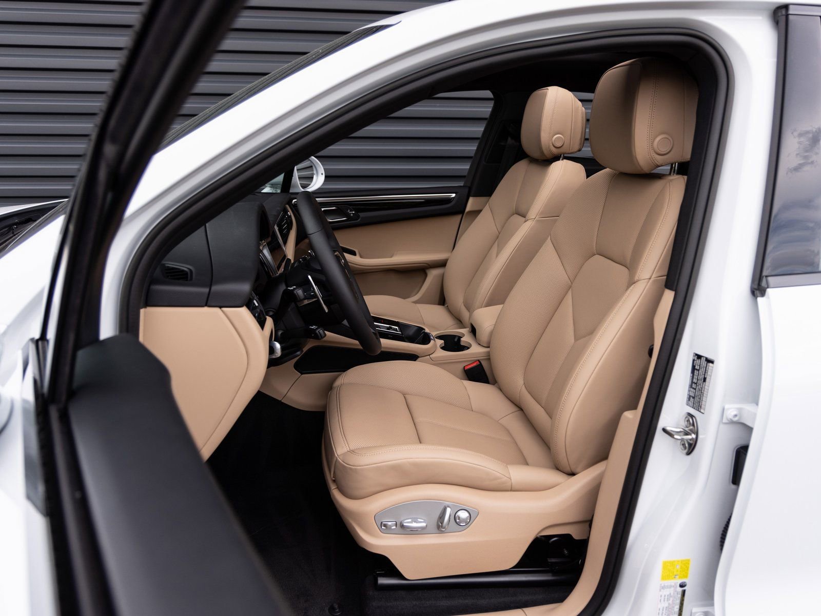 Certified 2026 Porsche Macan S image 5