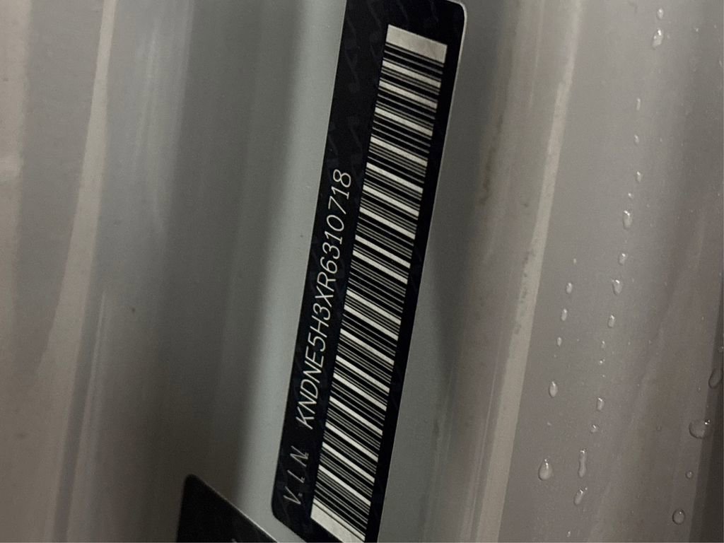 Certified 2024 Kia Carnival SX Prestige image 16