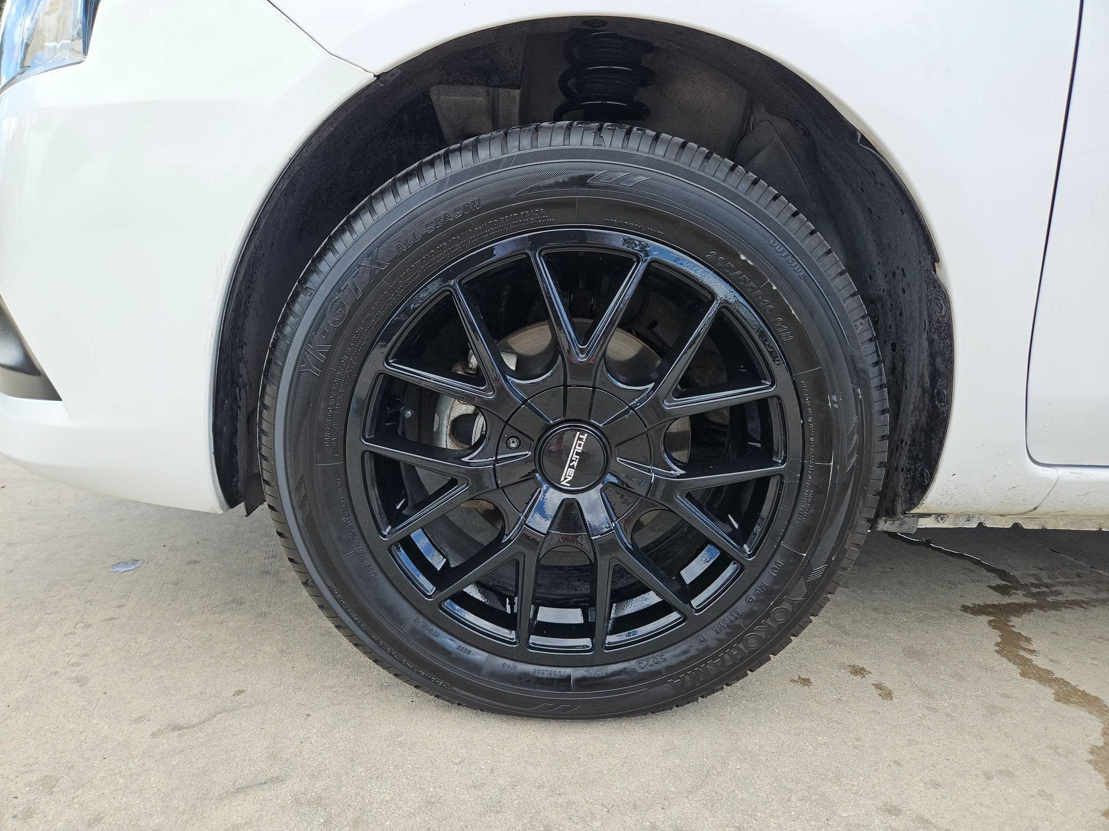 Used 2019 Nissan Versa SV FWD image 32