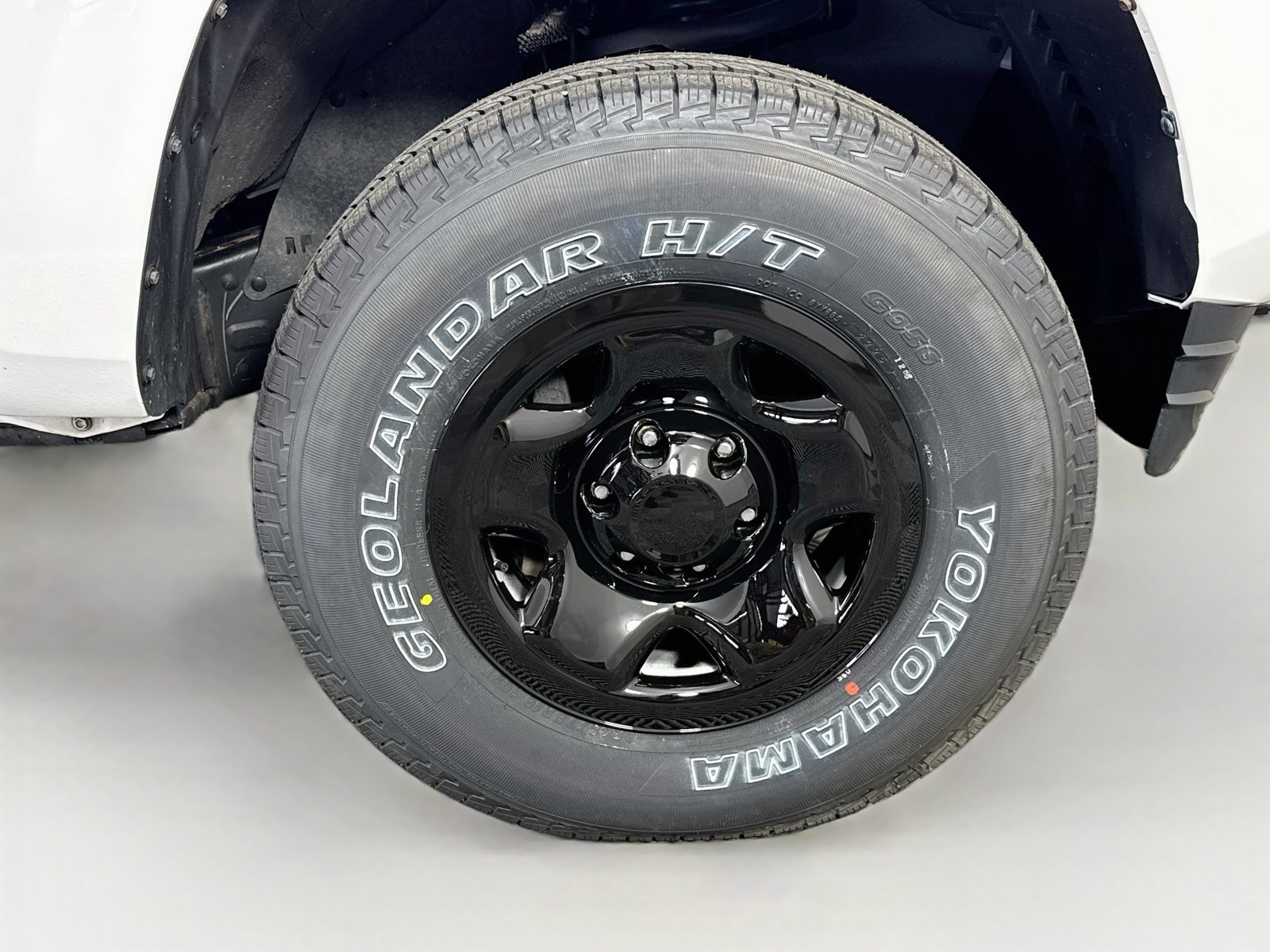 Certified 2023 Toyota Tacoma SR AWD/4WD image 25