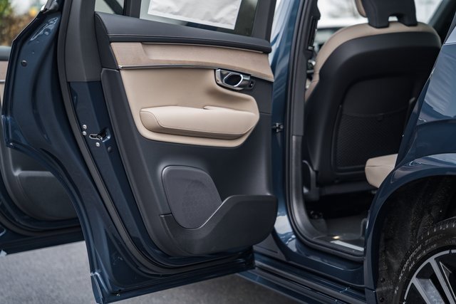 New 2026 Volvo XC90 B6 Plus w/ Protection Package Premier image 37