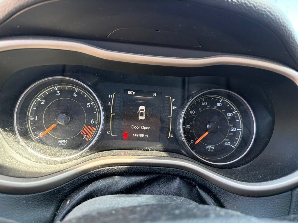Used 2015 Jeep Cherokee Latitude AWD/4WD image 11