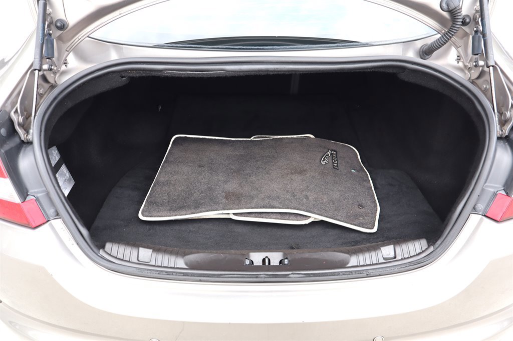 Used 2011 Jaguar XF Premium RWD image 37