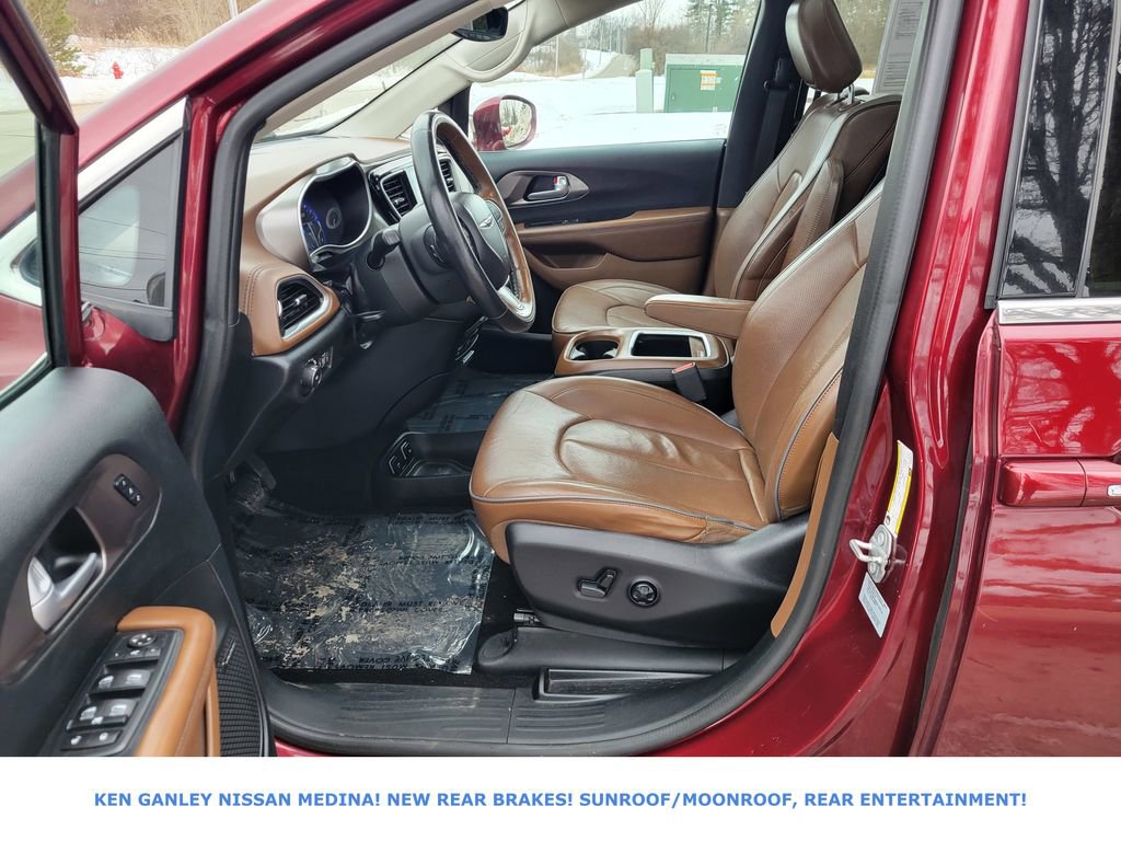 Used 2017 Chrysler Pacifica Limited image 37