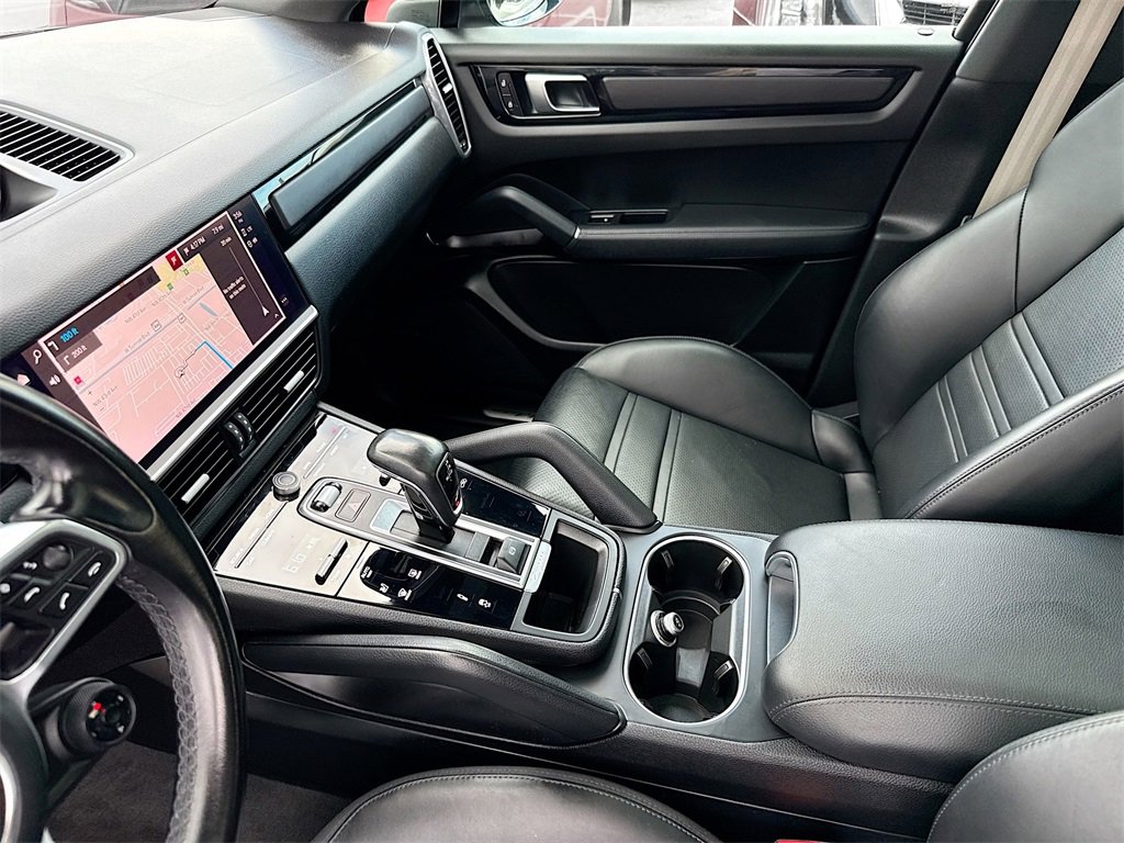 Used 2022 Porsche Cayenne Platinum Edition image 26