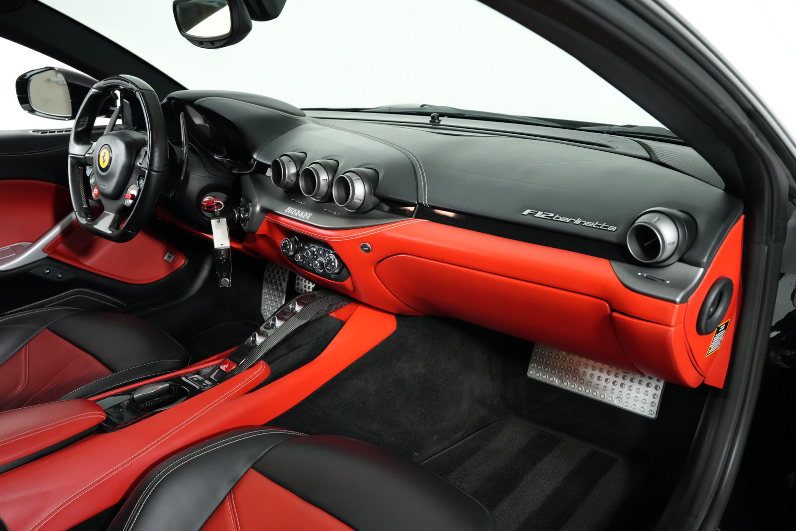 Used 2014 Ferrari F12 Berlinetta RWD image 32