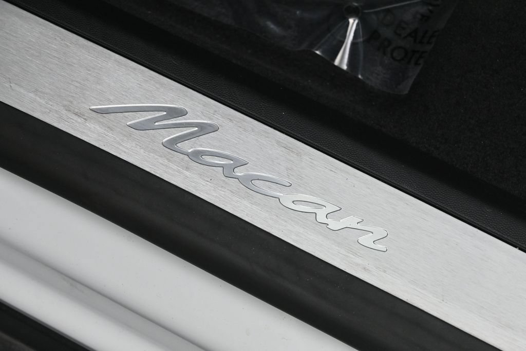 Certified 2025 Porsche Macan Electric RWD image 25