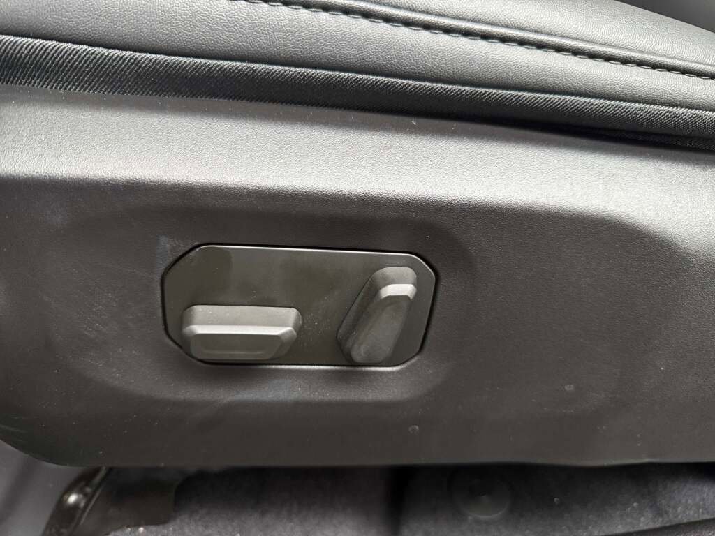 New 2025 Jeep Wrangler Rubicon w/ Convenience Group image 27