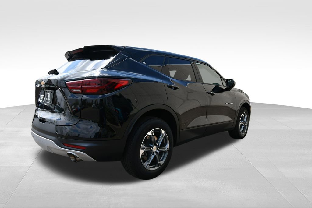 Used 2025 Chevrolet Blazer LT AWD/4WD image 8