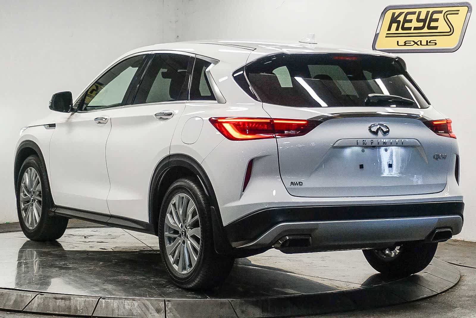 Used 2025 INFINITI QX50 Pure image 2