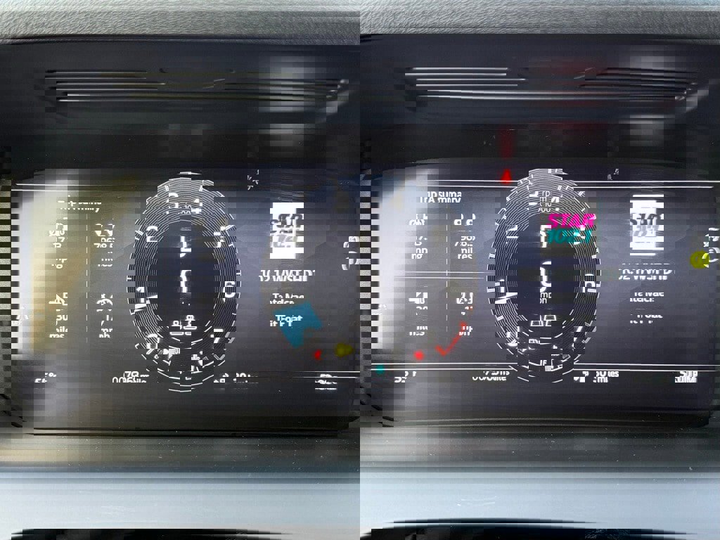 Certified 2025 Land Rover Discovery Sport Dynamic SE image 31