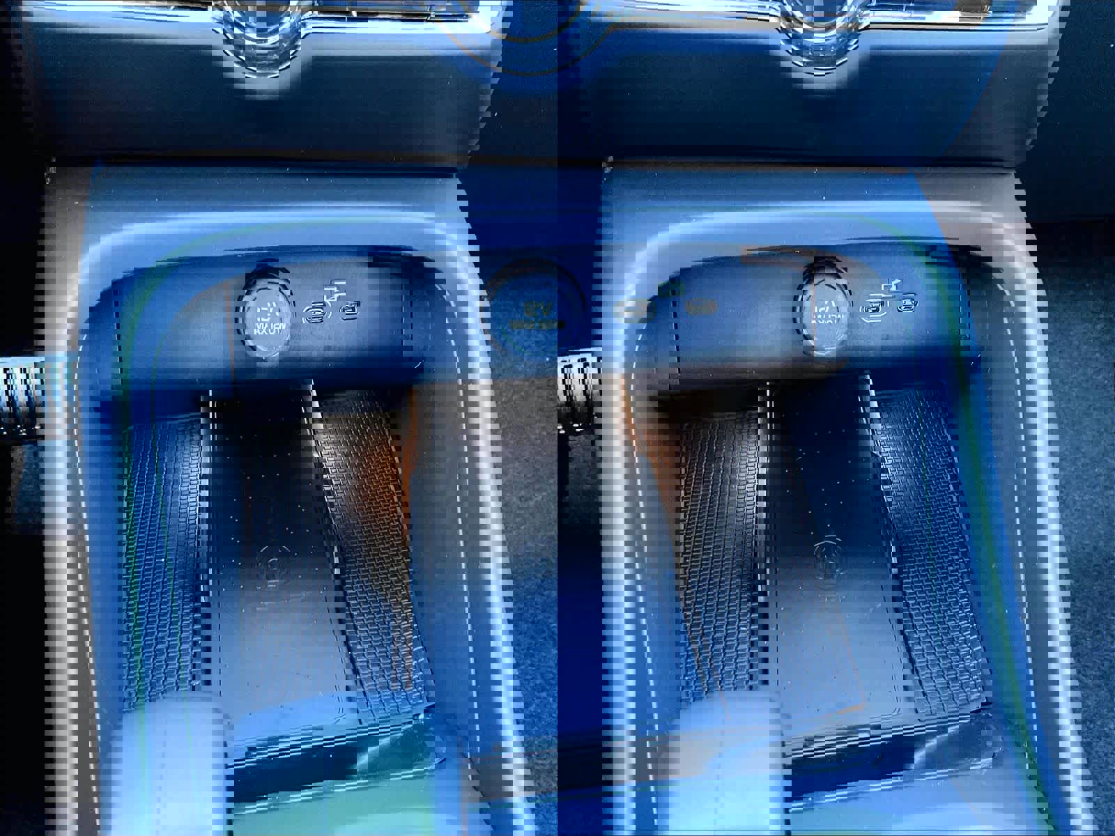 New 2026 Volvo XC40 B5 Core w/ Climate Package image 23