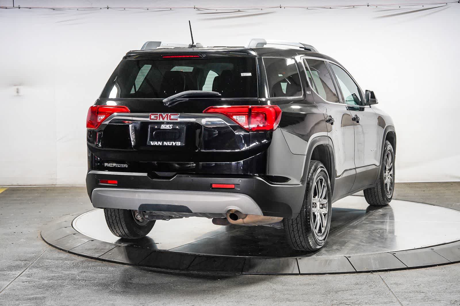 Used 2017 GMC Acadia SLT FWD image 4