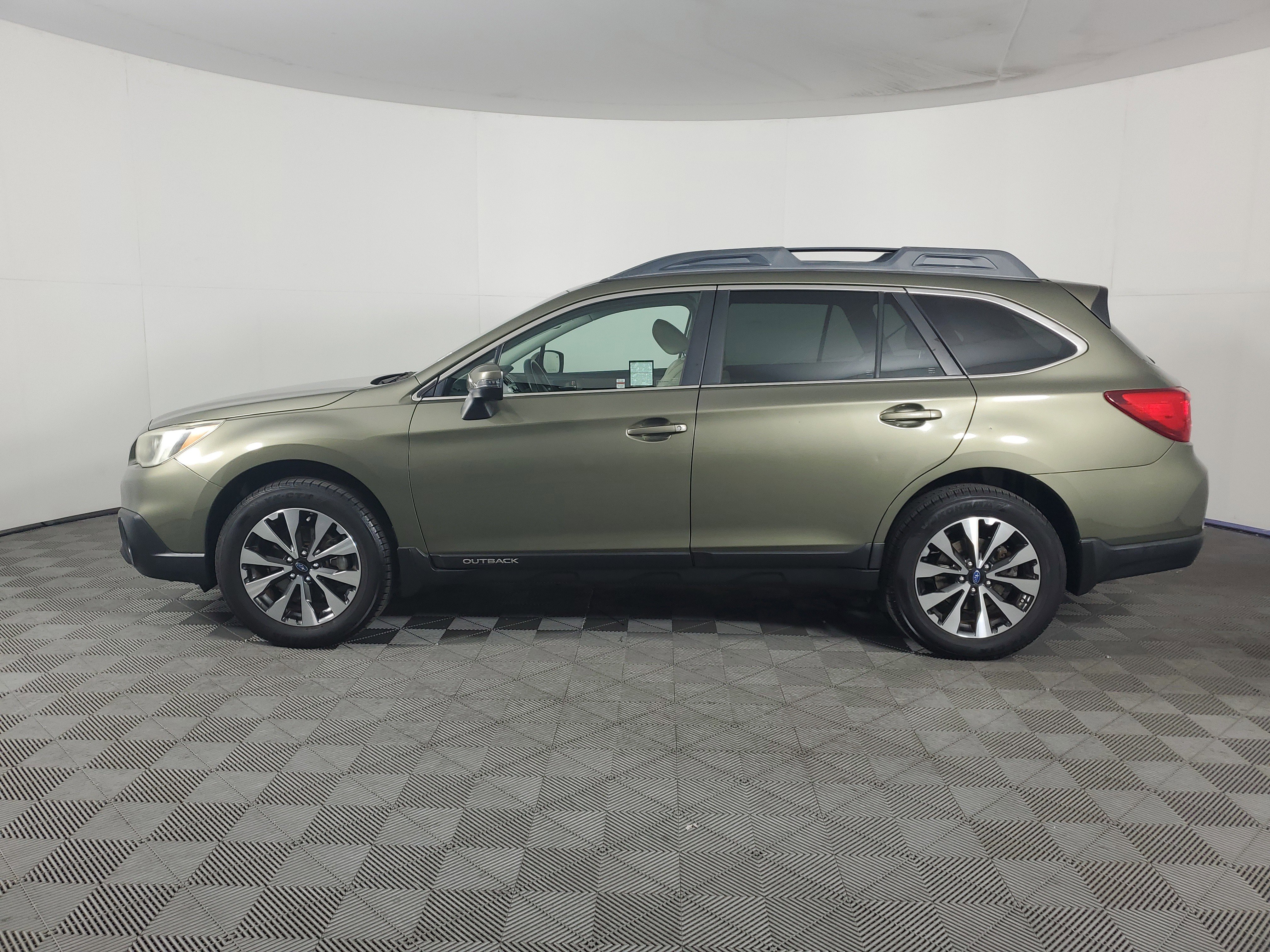 Used 2015 Subaru Outback 2.5i Limited AWD/4WD image 7