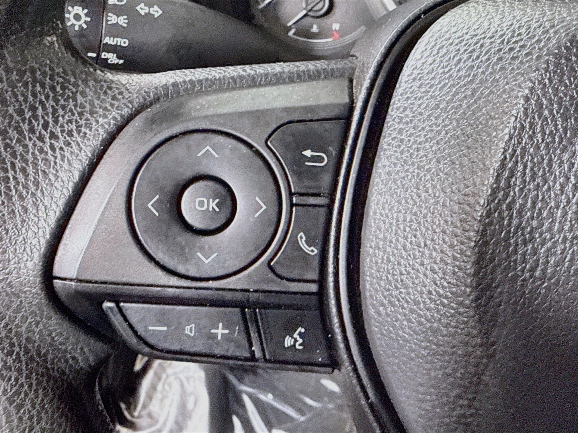 Used 2022 Toyota Corolla LE FWD image 14