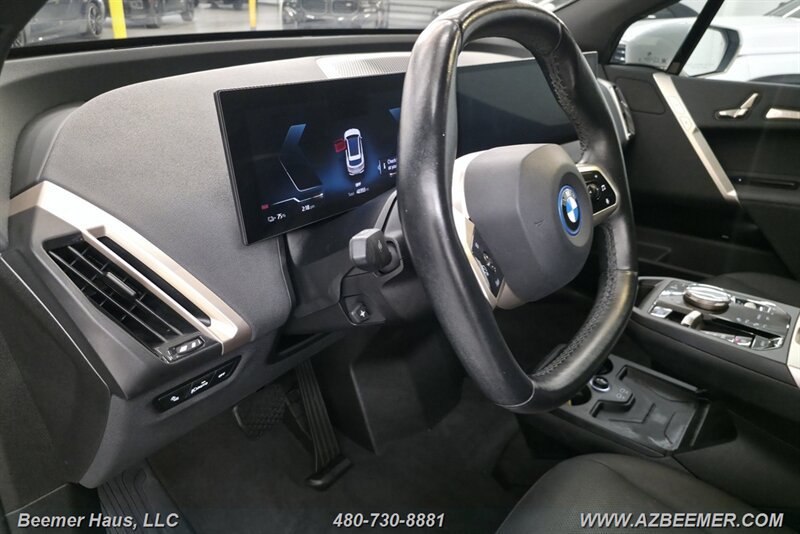 Used 2023 BMW iX xDrive50 w/ Sport Package AWD/4WD image 21