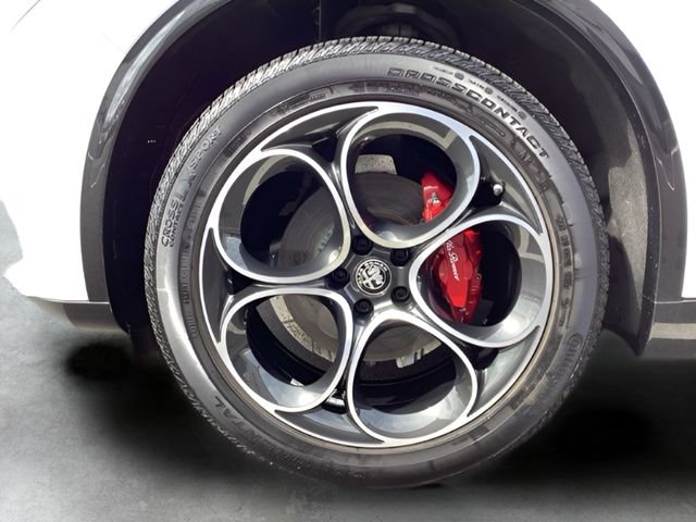 Used 2024 Alfa Romeo Stelvio Veloce image 12