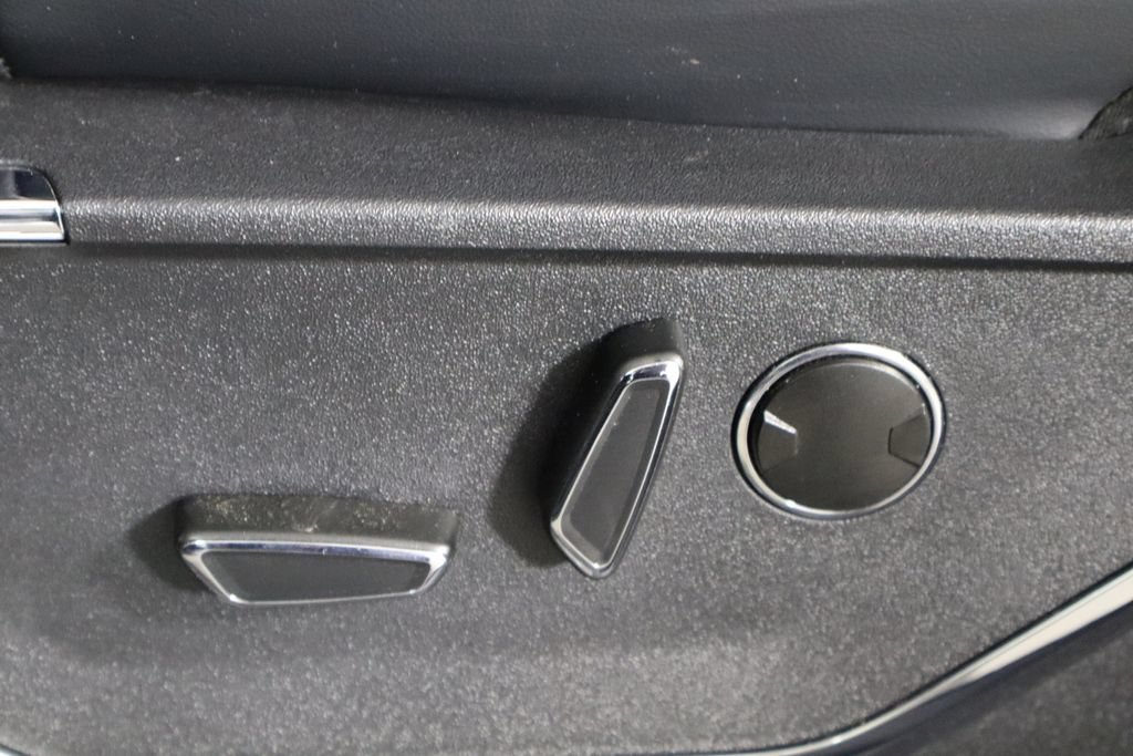 Used 2023 Ford F150 Lightning Platinum AWD/4WD image 24