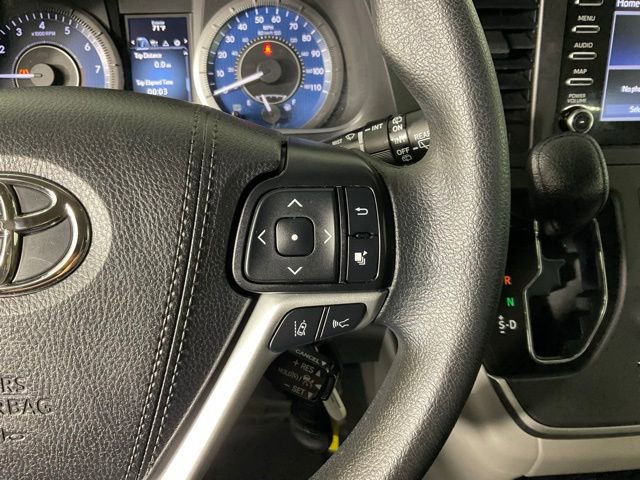 Used 2020 Toyota Sienna L image 25