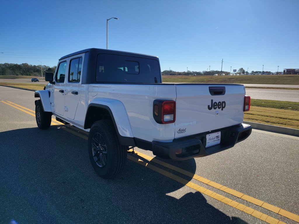 New 2026 Jeep Gladiator Sport AWD/4WD image 7