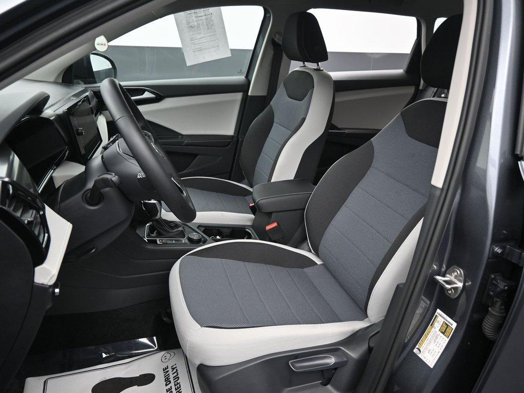 Used 2025 Volkswagen Taos S image 28