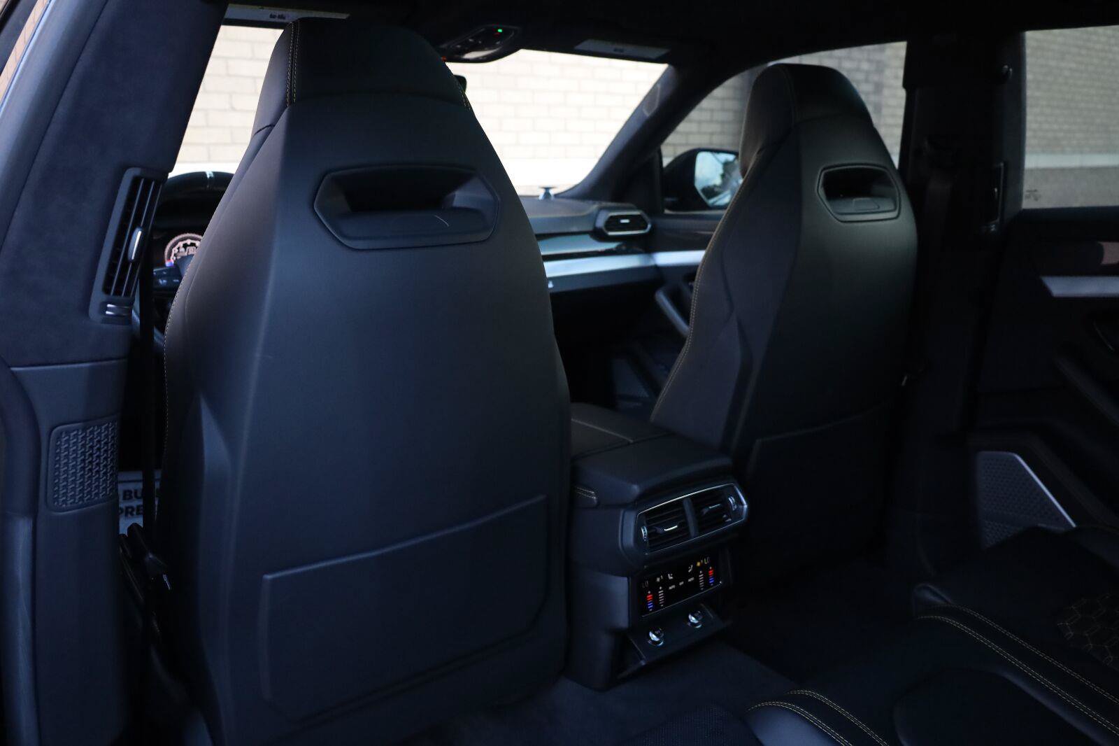 Used 2021 Lamborghini Urus AWD/4WD image 32