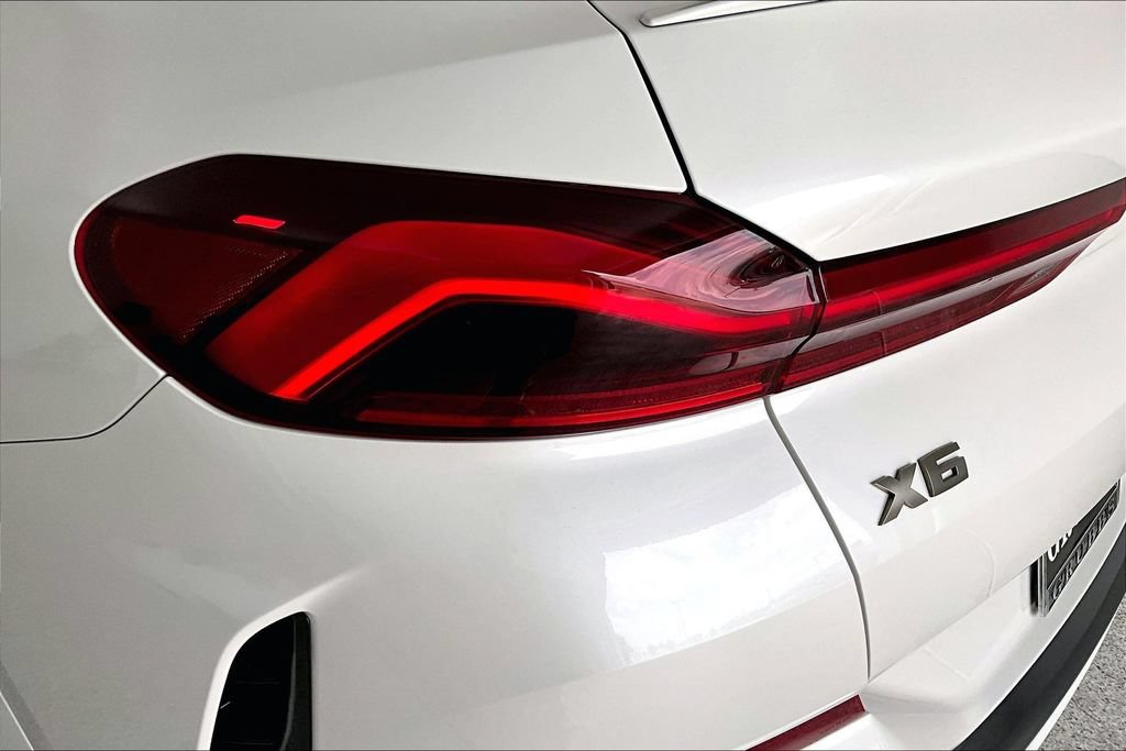 Used 2022 BMW X6 M50i w/ Premium Package AWD/4WD image 37