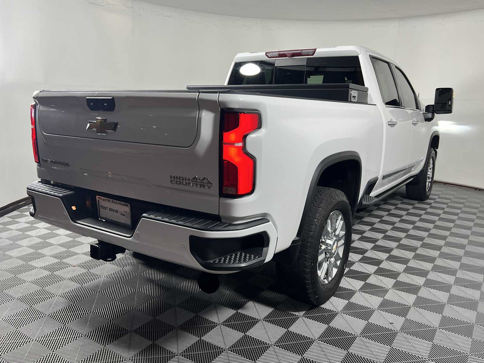 Used 2024 Chevrolet Silverado 2500 High Country w/ LPO, Dark Essentials Package AWD/4WD image 7