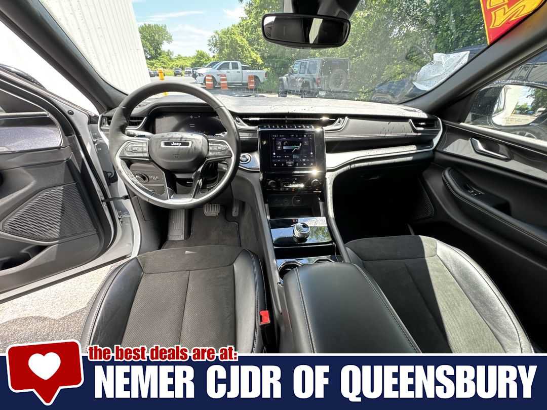 Used 2023 Jeep Grand Cherokee L Laredo AWD/4WD image 20