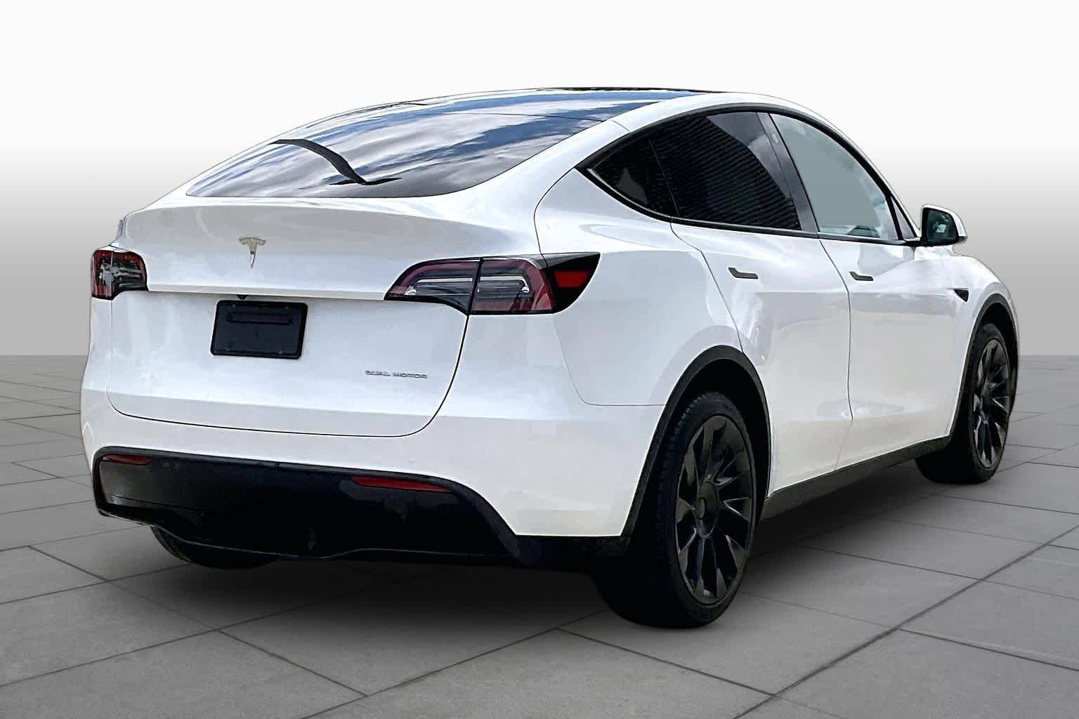 Used 2023 Tesla Model Y AWD image 11