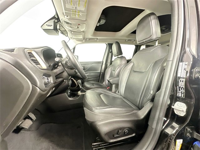 Used 2017 Jeep Renegade Limited image 4