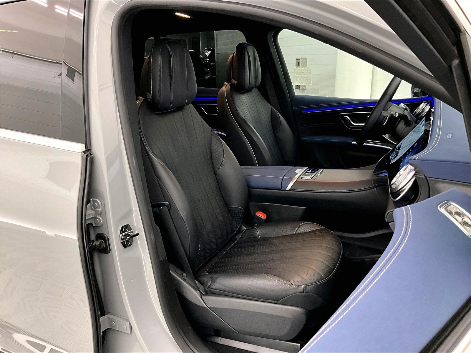 Used 2026 Mercedes-Benz EQS 400 4MATIC SUV image 6