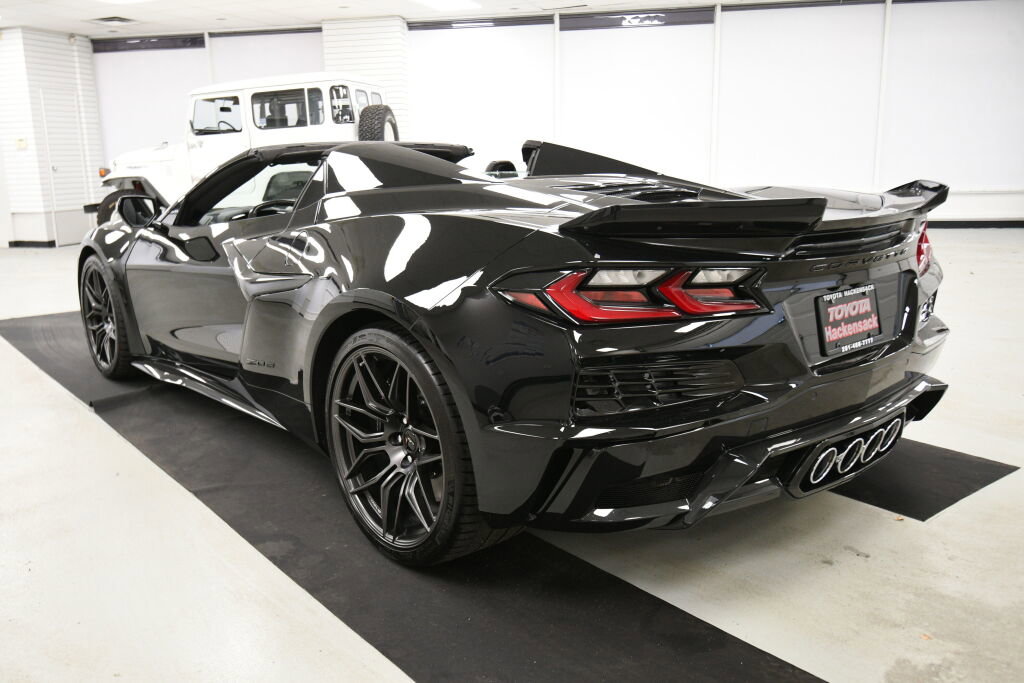 Used 2024 Chevrolet Corvette Z06 image 5