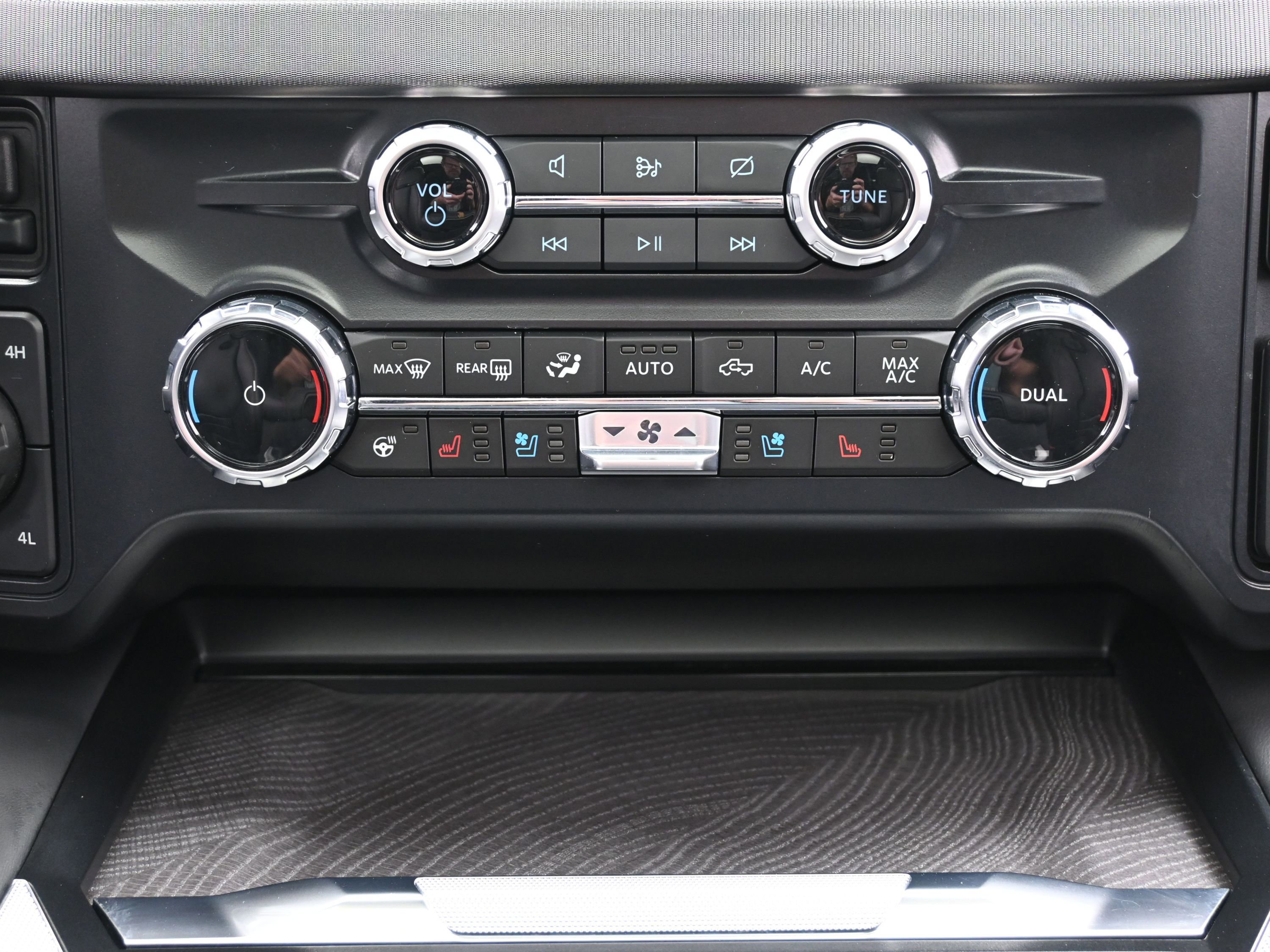 Used 2024 Ford F250 Platinum w/ Tremor Off-Road Package image 40