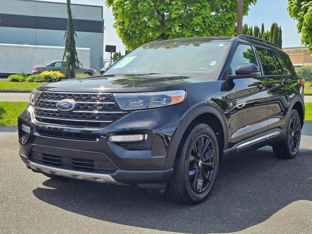 Used 2023 Ford Explorer XLT w/ Equipment Group 202A AWD/4WD image 3