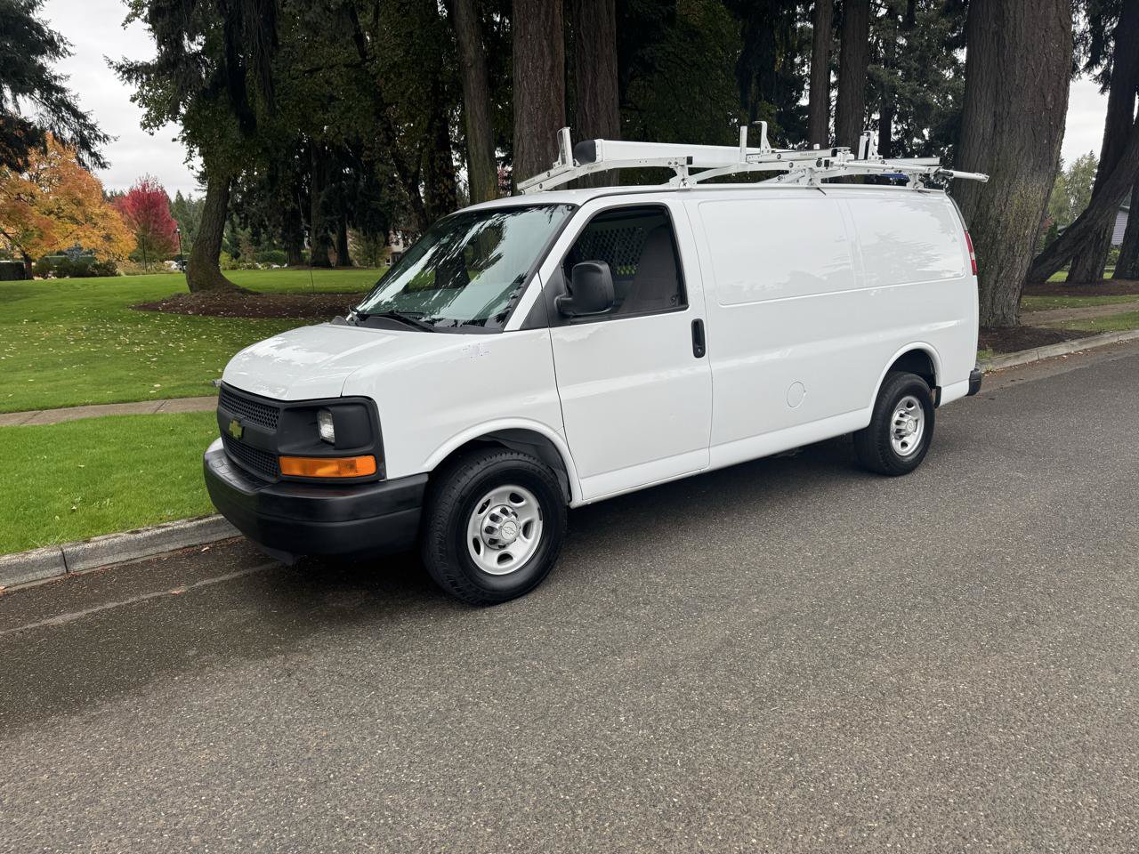 Used 2014 Chevrolet Express 2500 RWD image 2