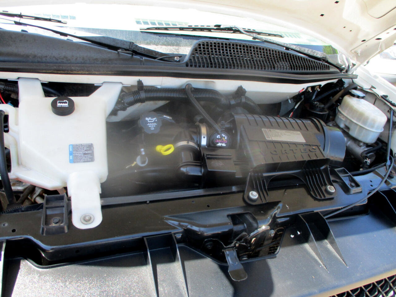 Used 2011 Chevrolet Express 2500 image 18