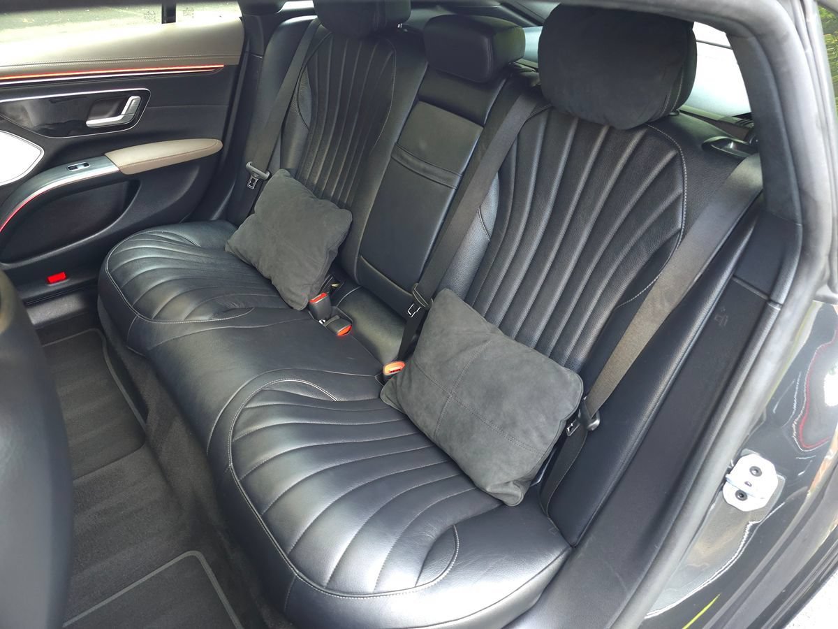 Used 2022 Mercedes-Benz EQS 580 4MATIC Sedan w/ Exclusive Trim Package image 16
