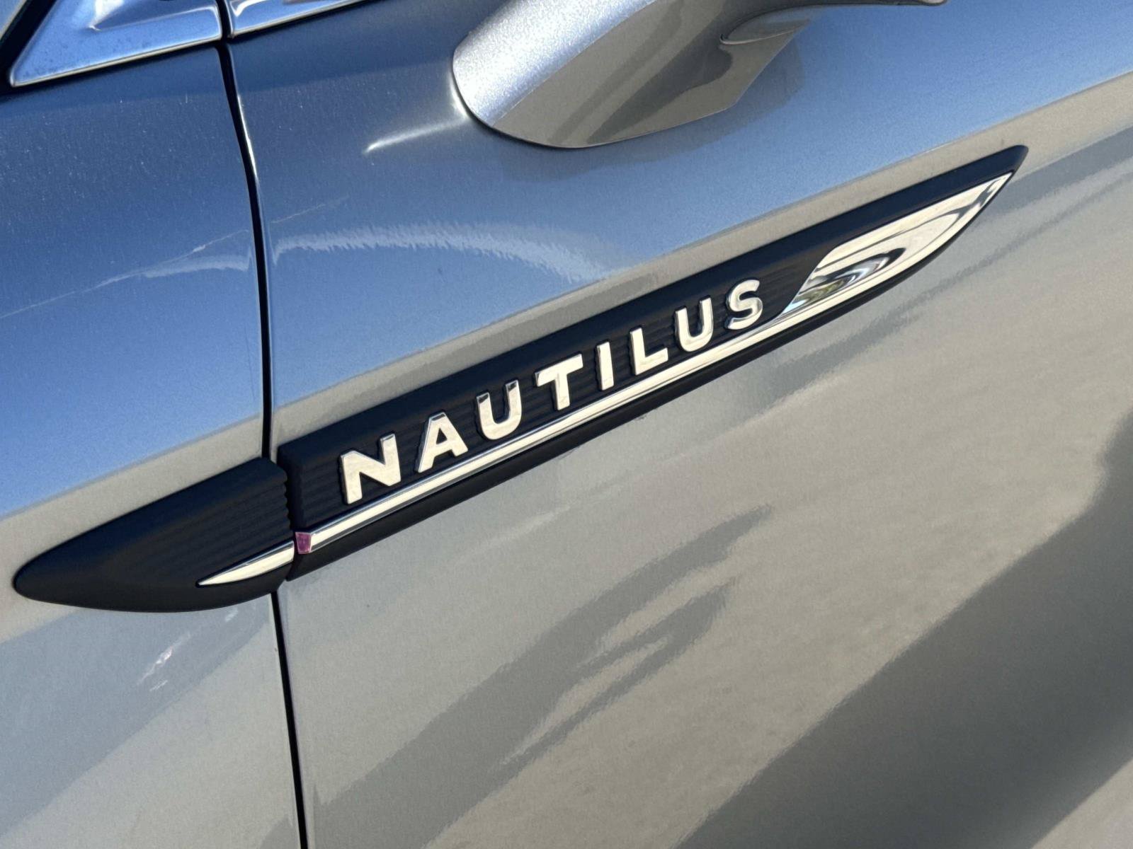 Used 2023 Lincoln Nautilus Reserve AWD/4WD image 6