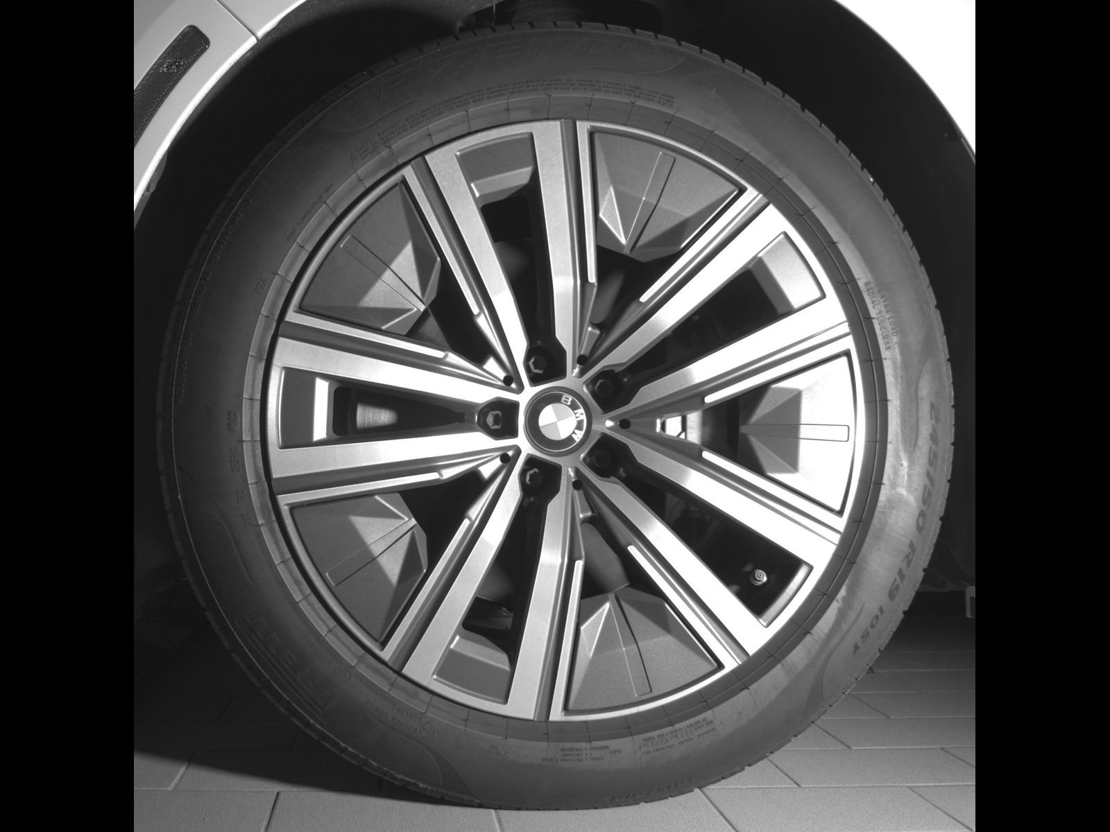 Used 2024 BMW i7 xDrive60 w/ Premium Package RWD image 21