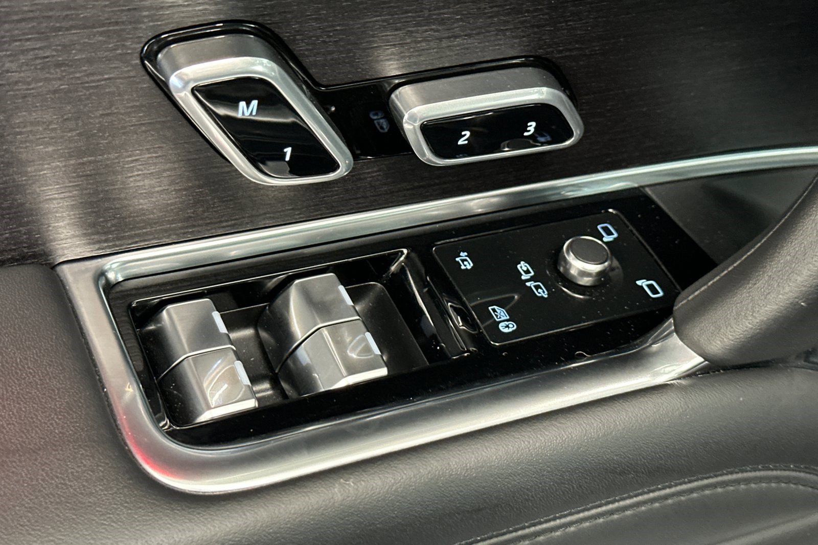 Used 2023 Land Rover Range Rover SE image 15