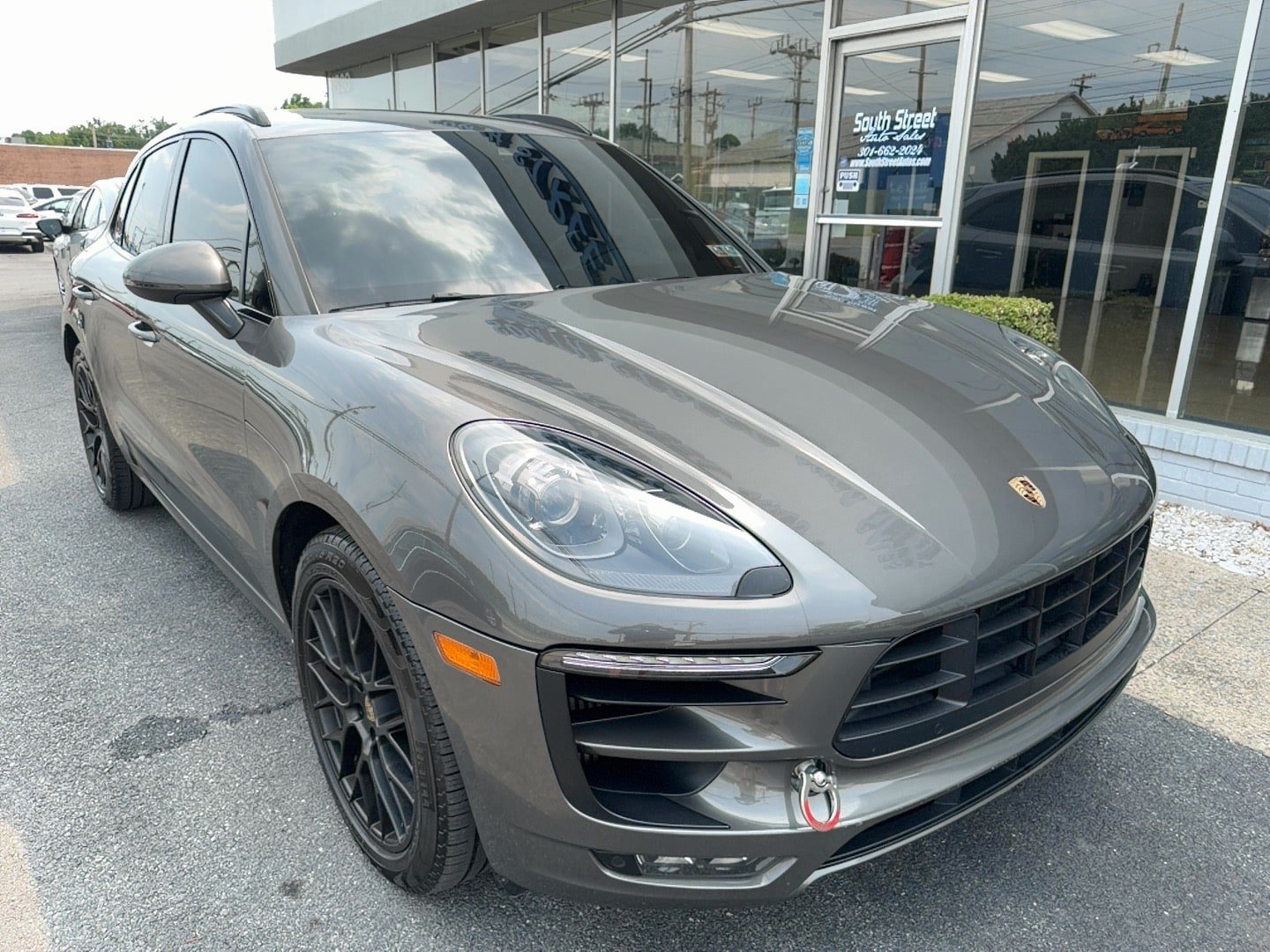 Used 2018 Porsche Macan GTS AWD/4WD image 2