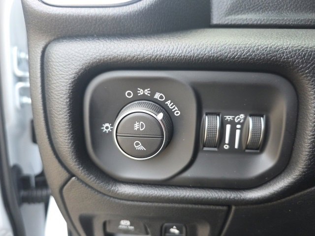 New 2026 RAM 1500 4x4 Crew Cab image 16