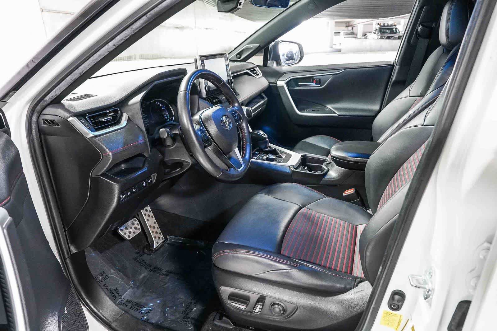 Certified 2021 Toyota RAV4 XSE w/ Weather Package AWD/4WD image 19